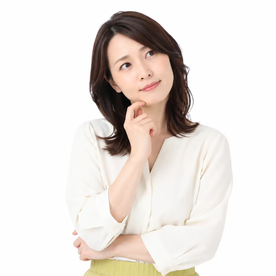 手を顎に当て首を傾ける女性